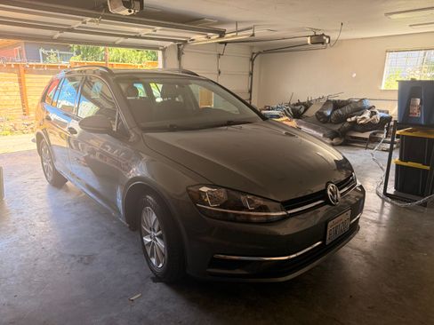 Used 2018 Volkswagen Golf S FWD image 1