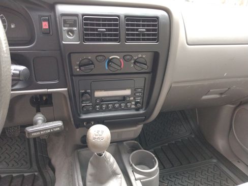 Used 2003 Toyota Tacoma Pickup 2D 6 ft image 12