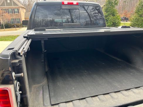 Used 2016 RAM 1500 Laramie w/ Convenience Group image 10