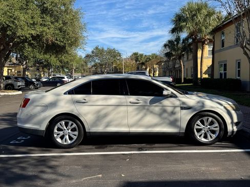 Used 2011 Ford Taurus SEL image 2