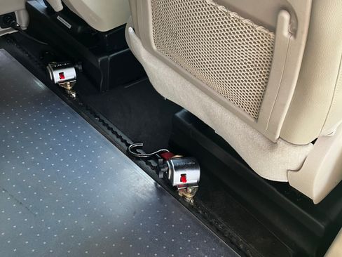 Used 2011 Chrysler Town & Country Touring-L w/ Trailer Tow Group FWD image 14