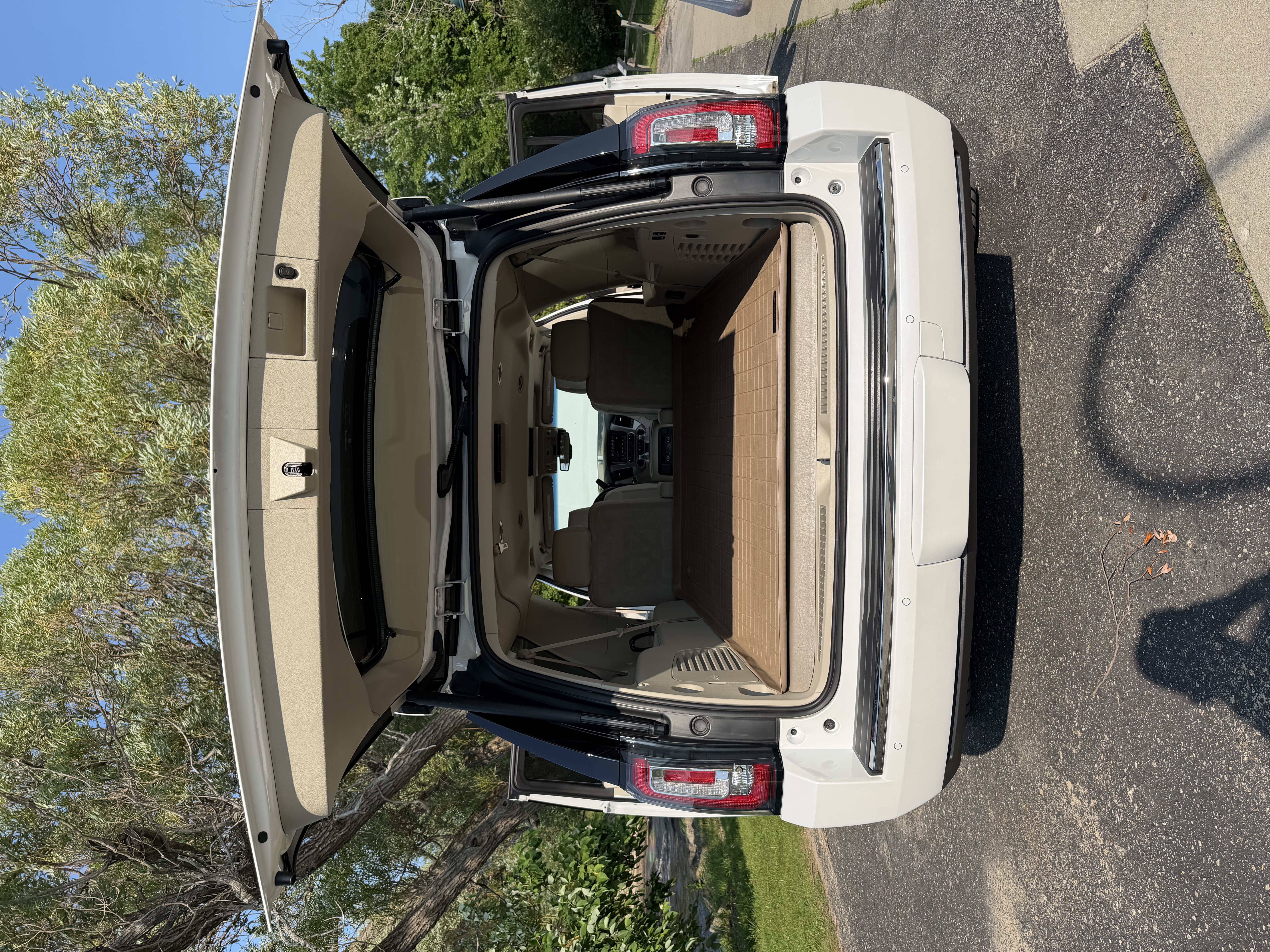 Used 2019 GMC Yukon XL Denali w/ Denali Ultimate Package AWD/4WD image 9