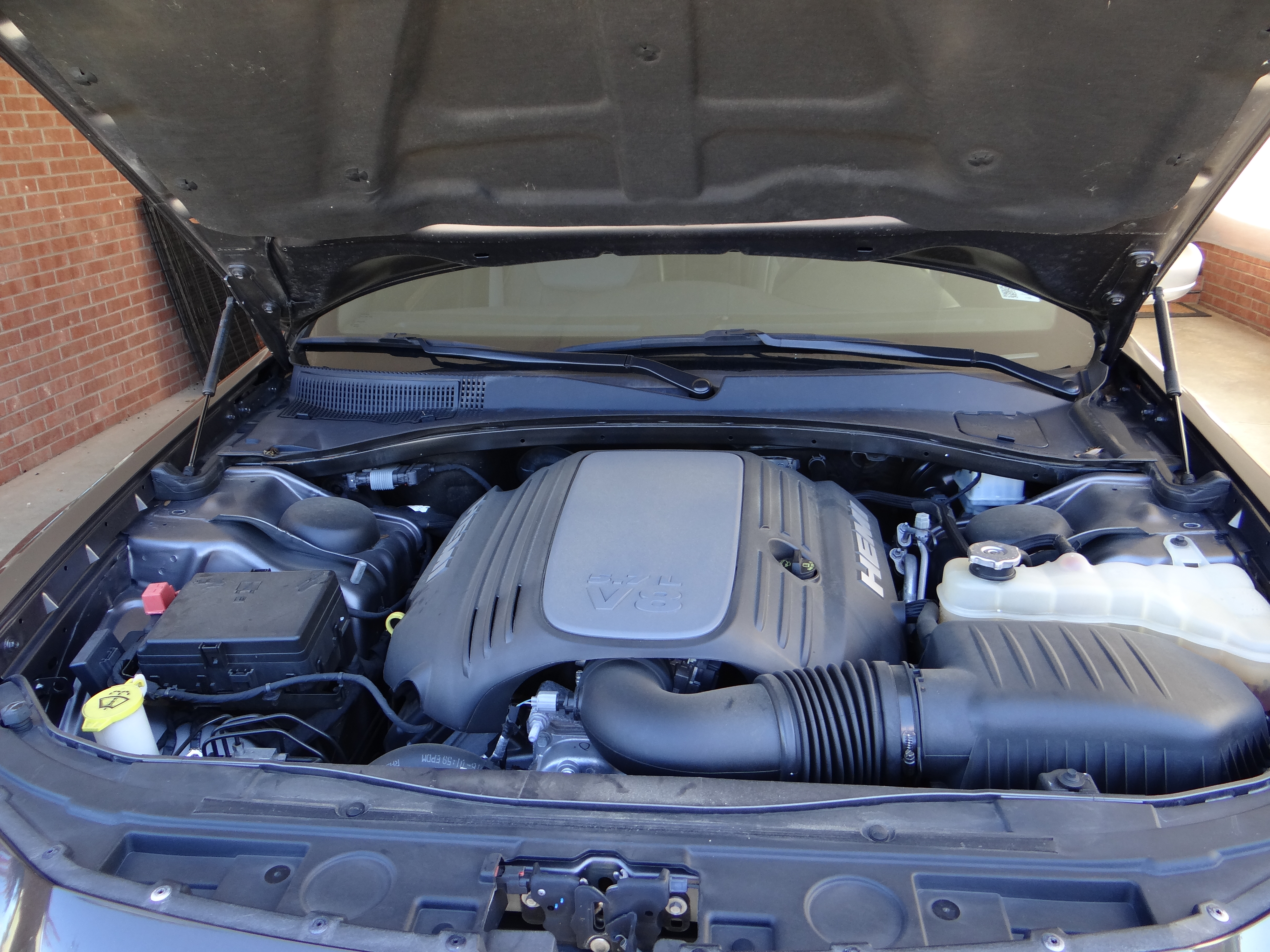 Used 2018 Chrysler 300 C RWD image 17