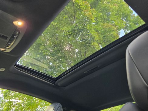 Used 2019 INFINITI Q60 3.0t Luxe w/ Essential Package image 13