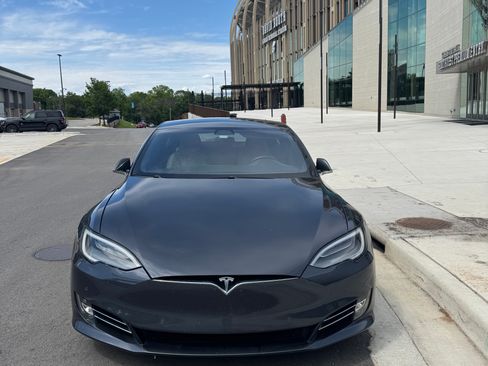 Used 2016 Tesla Model S 60D AWD/4WD image 2