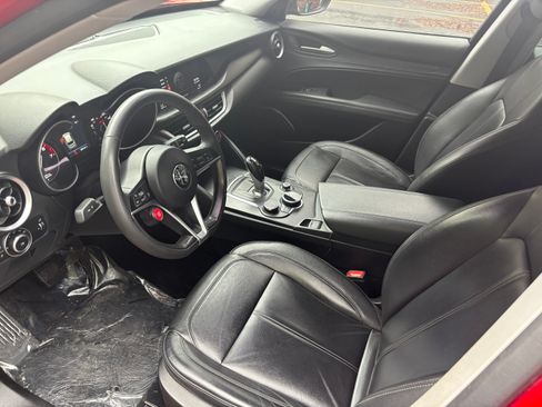 Used 2018 Alfa Romeo Stelvio AWD image 12