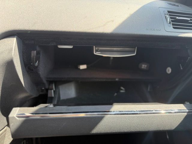 Used 2011 Mercedes-Benz C 300 Sedan image 14
