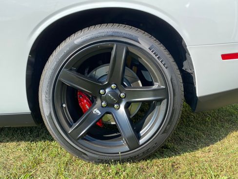 Used 2019 Dodge Challenger SRT Hellcat Redeye image 6