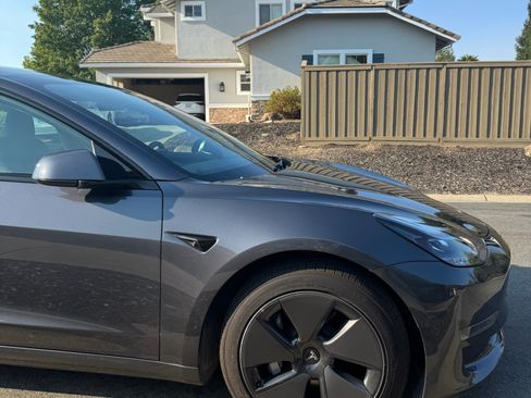 Used 2023 Tesla Model 3 Standard Range RWD image 9