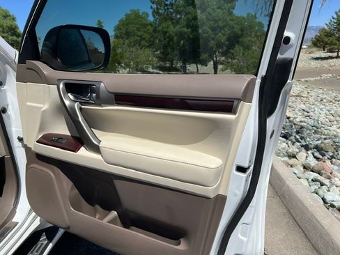 Used 2019 Lexus GX 460 Premium w/ Premium Package AWD/4WD image 6