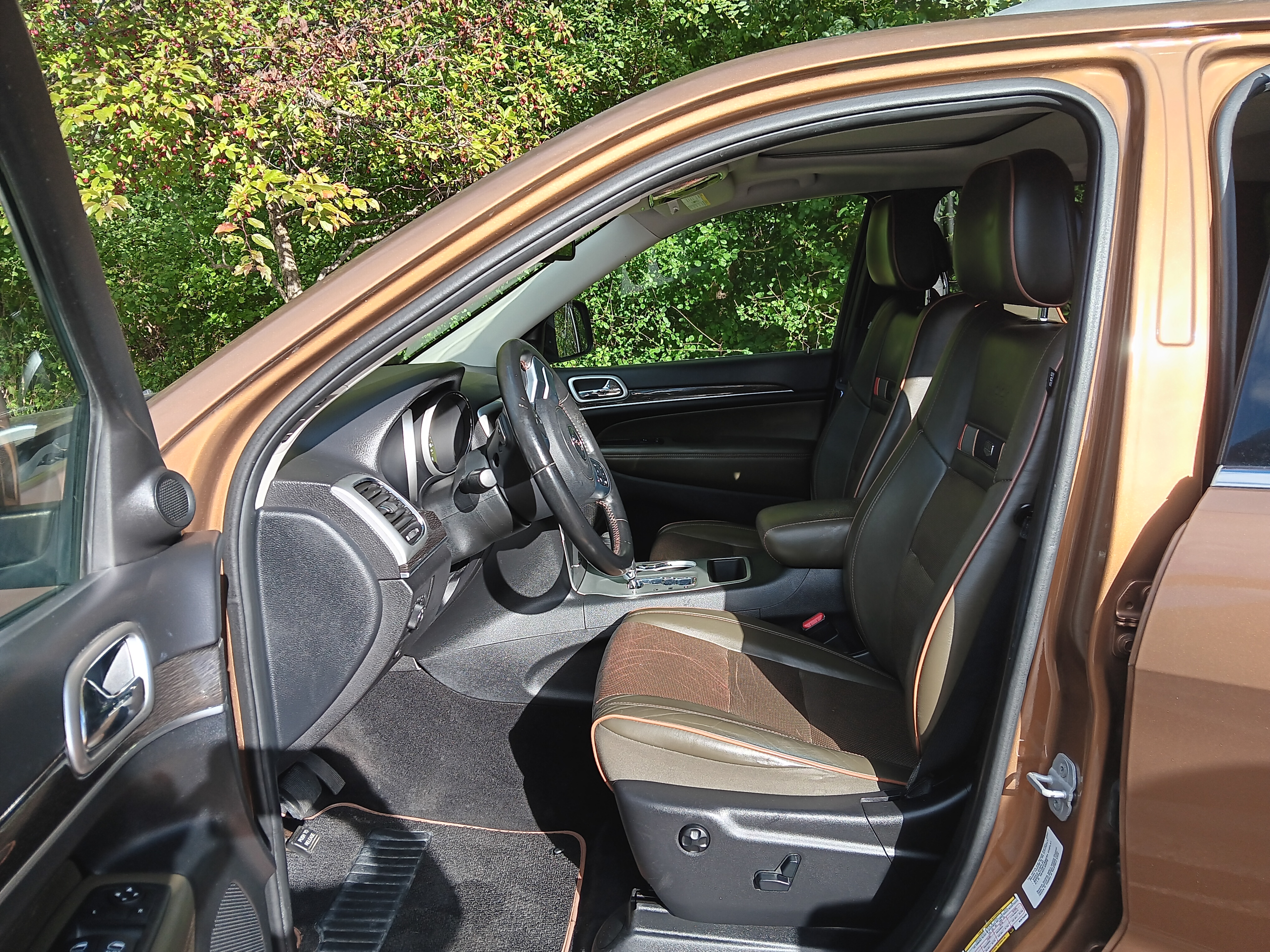 Used 2011 Jeep Grand Cherokee 70th Anniversary AWD/4WD image 8