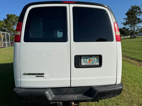 Used 2015 Chevrolet Express 2500 image 2
