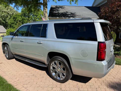 Used 2017 Chevrolet Suburban Premier AWD/4WD image 11