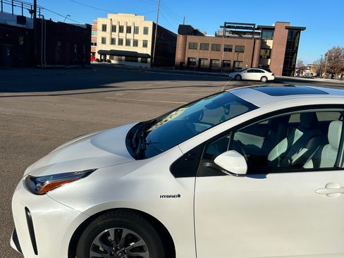 Used 2021 Toyota Prius Limited w/ Premium Convenience Package image 2