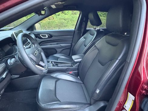 Used 2022 Jeep Compass Latitude image 9