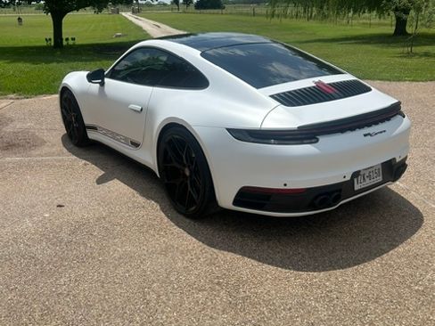 Used 2021 Porsche 911 Carrera w/ Premium Package RWD image 2