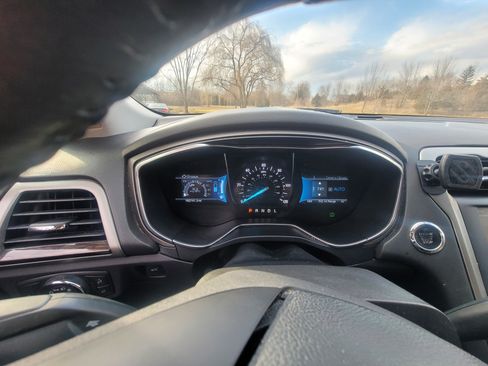 Used 2015 Ford Fusion Energi SE image 23