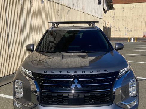 Used 2023 Mitsubishi Outlander SEL image 2