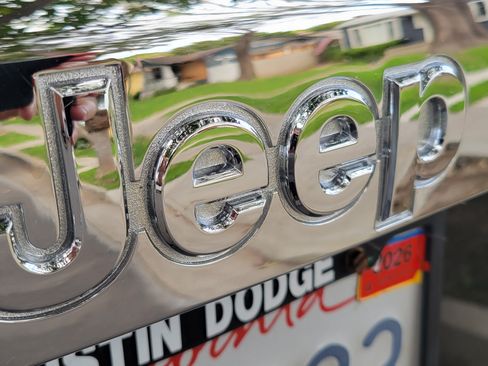 Used 2011 Jeep Grand Cherokee Laredo image 11