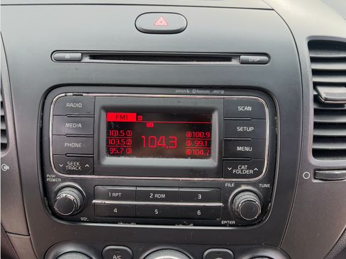 Used 2015 Kia Forte LX image 9