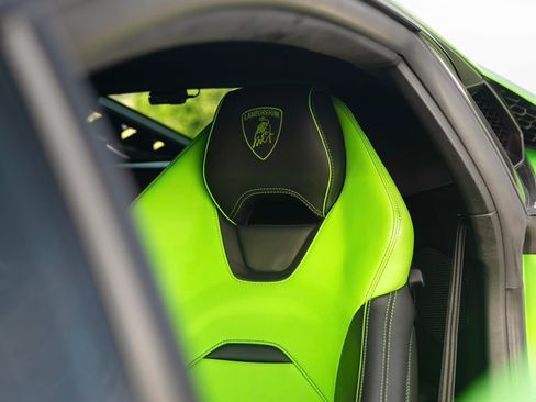 Used 2021 Lamborghini Huracan EVO RWD image 9
