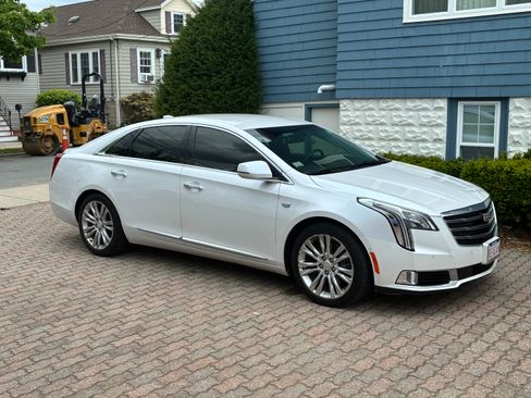 Used 2019 Cadillac XTS Luxury FWD image 1