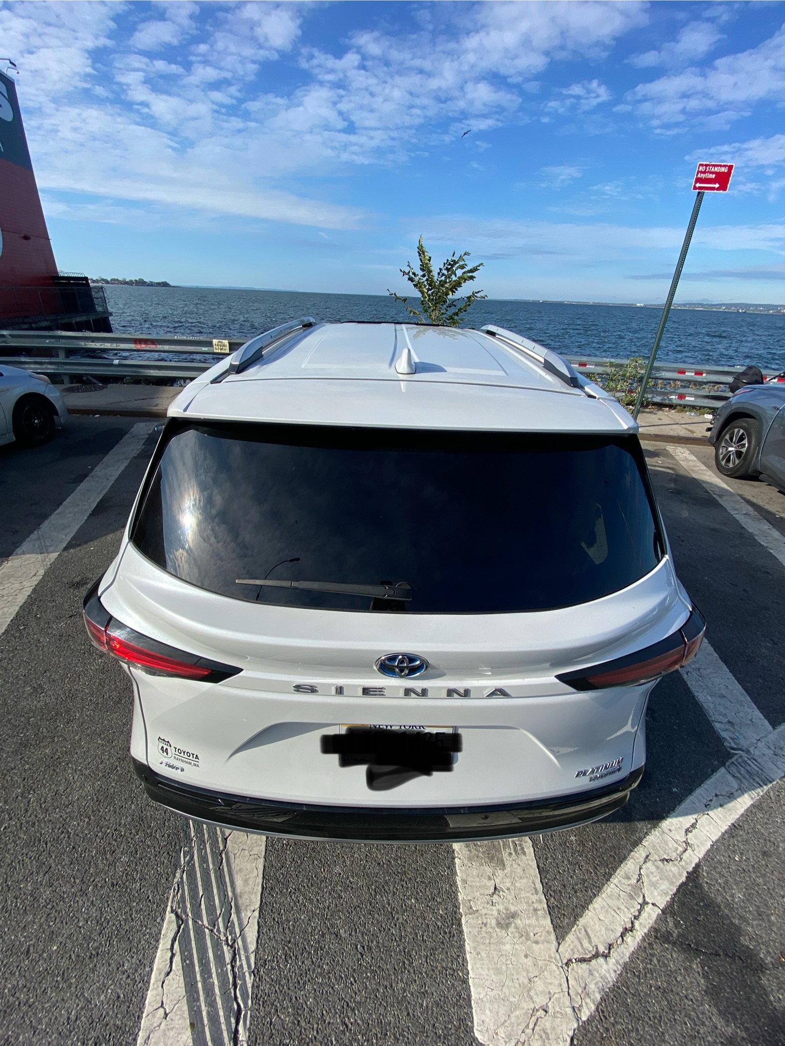 Used 2022 Toyota Sienna Platinum AWD/4WD image 17