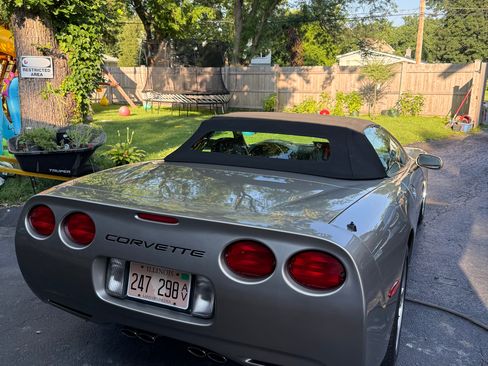 Used 2000 Chevrolet Corvette Convertible w/ Performance Handling Pkg RWD image 5