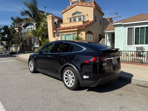 Used 2016 Tesla Model X 90D image 8