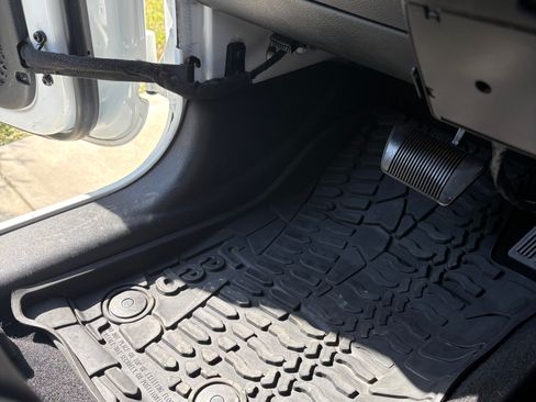 Used 2018 Jeep Wrangler Sport image 17