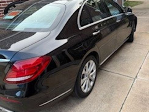 Used 2019 Mercedes-Benz E 300 image 2