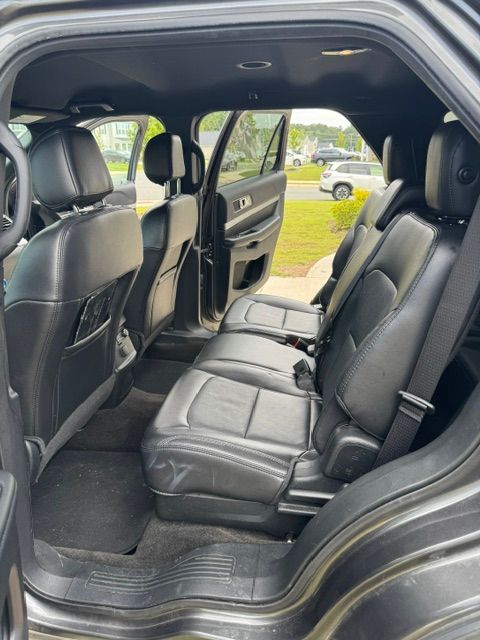 Used 2017 Ford Explorer XLT w/ Equipment Group 202A FWD image 13