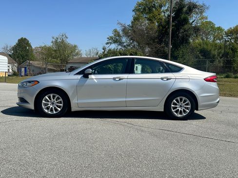 Used 2018 Ford Fusion S image 2
