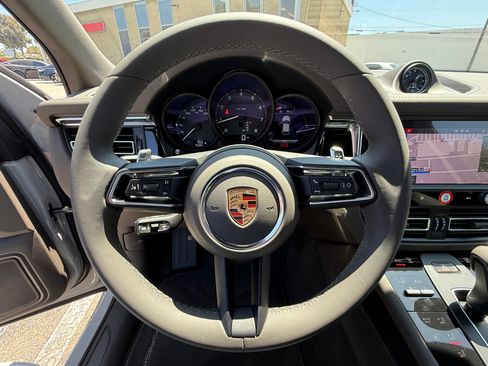 Used 2025 Porsche Macan image 14