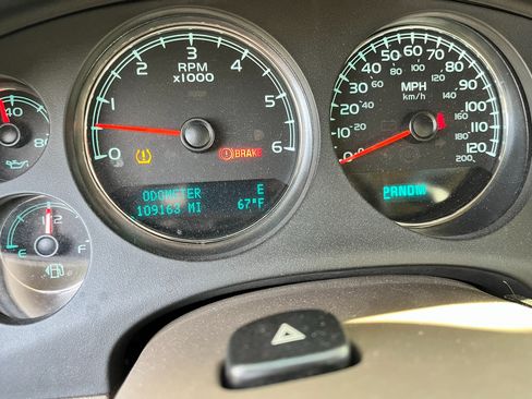 Used 2010 Chevrolet Suburban LTZ image 16