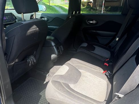 Used 2014 Jeep Cherokee Latitude AWD/4WD image 10