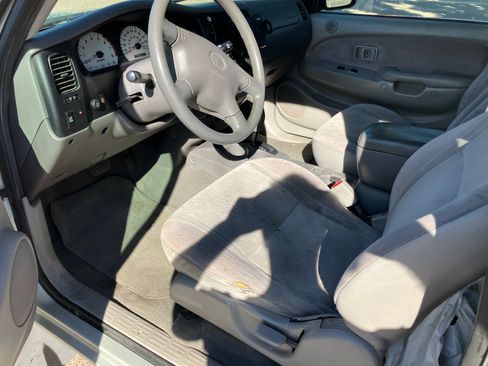 Used 2004 Toyota Tacoma PreRunner RWD image 10