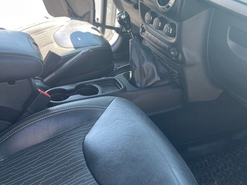 Used 2015 Jeep Wrangler Sport image 11