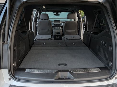 Used 2021 Chevrolet Suburban RST w/ Luxury Package image 11