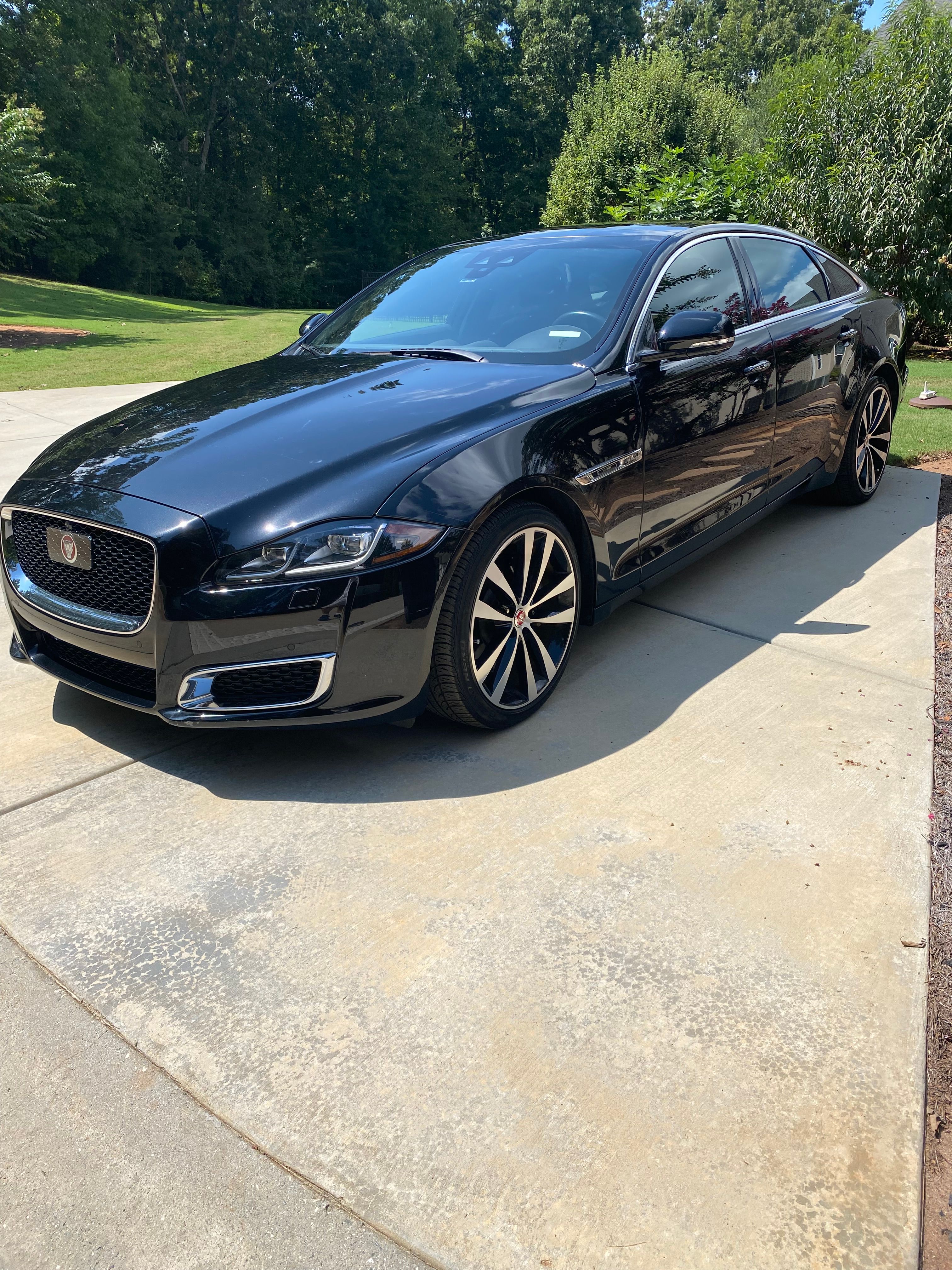 Used 2019 Jaguar XJ L Portfolio RWD image 5