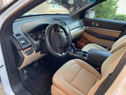 Used 2017 Ford Explorer FWD image 6
