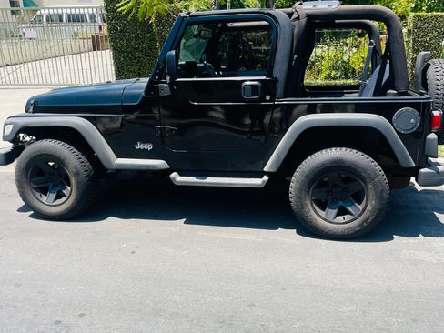Used 2004 Jeep Wrangler 4WD w/ Dual Top Group image 2