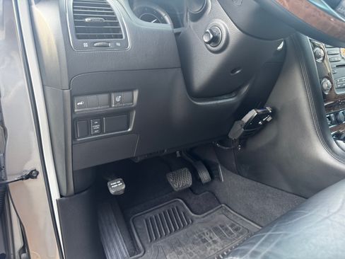 Used 2013 INFINITI QX56 4WD w/ Deluxe Touring Pkg image 10