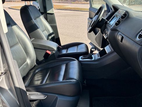 Used 2010 Volkswagen Tiguan SE image 21