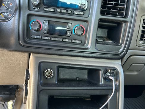 Used 2005 Chevrolet Silverado 2500 LT w/ Heavy-Duty Power Package image 13