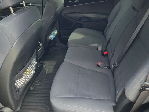 Used 2017 Kia Sorento LX w/ LX Convenience Package image 8