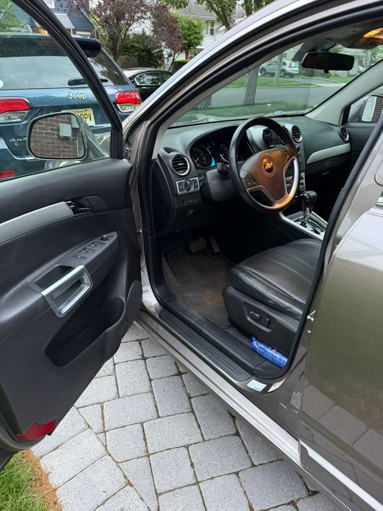 Used 2012 Chevrolet Captiva Sport LT w/ Convenience Package FWD image 5