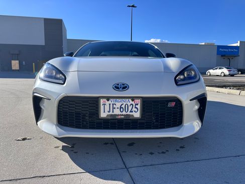 Used 2024 Toyota GR86 Premium image 9