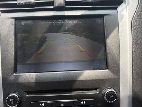 Used 2016 Ford Fusion SE FWD image 19