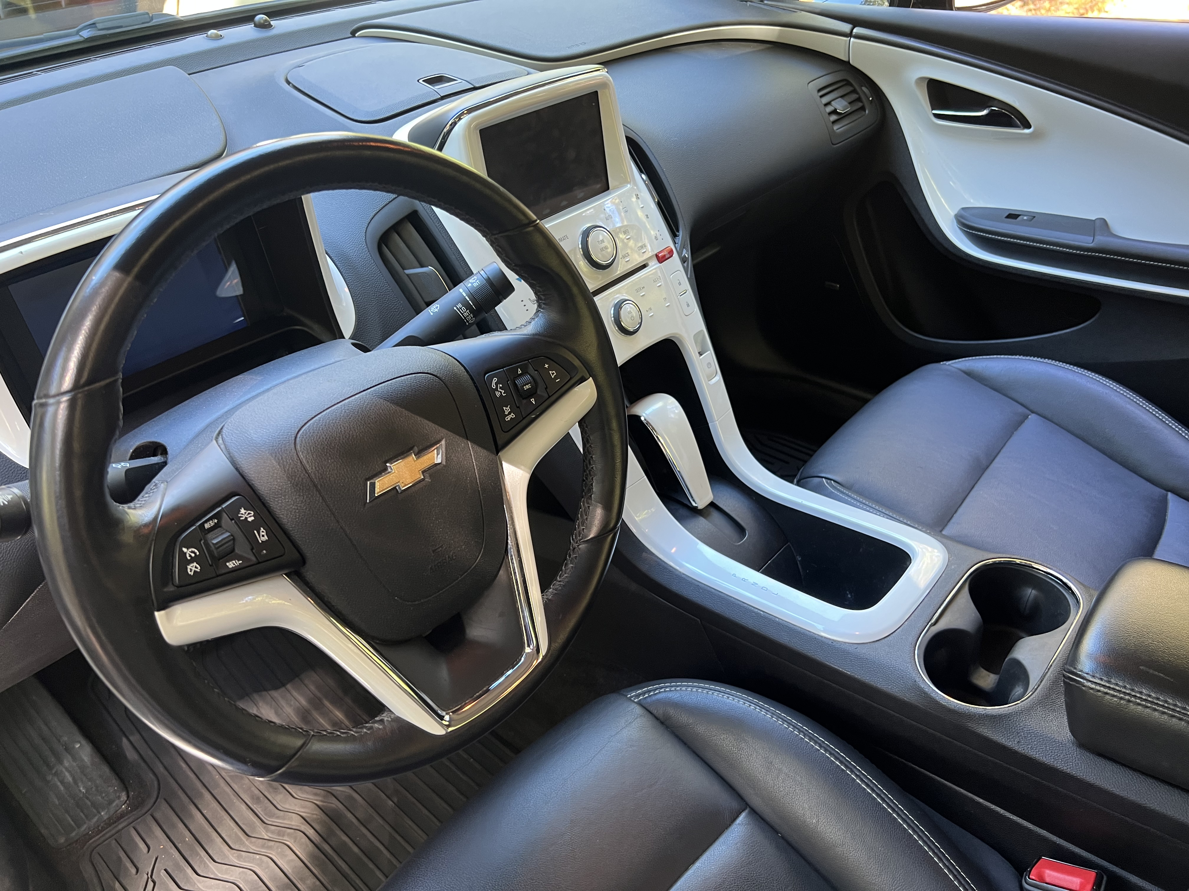 Used 2013 Chevrolet Volt Premium w/ Premium Trim Package FWD image 5